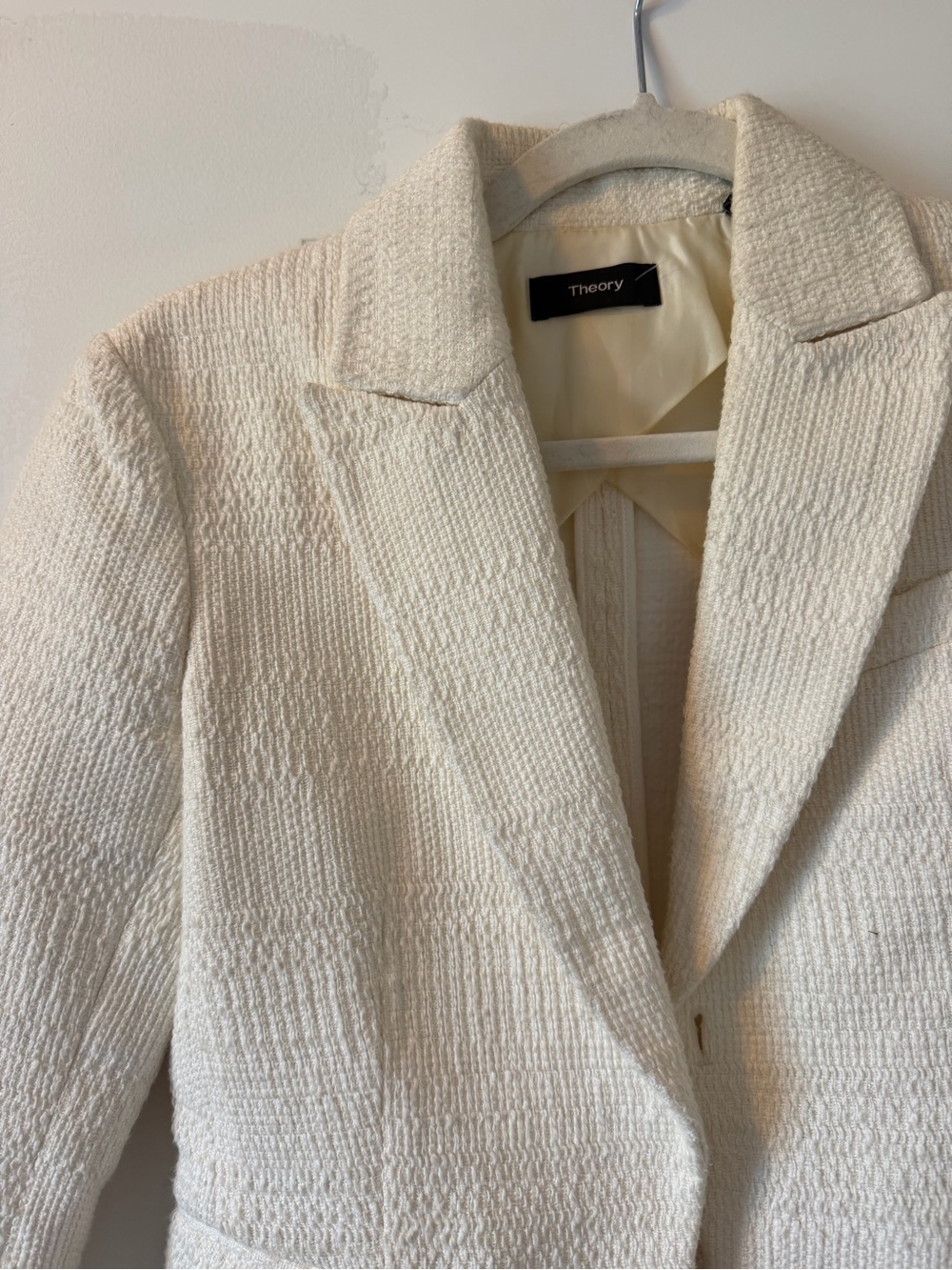 Theory Cotton Textured Brince
Newdale Bonded Warm Ivory
Blazer Size 00 - Picture 5 of 10